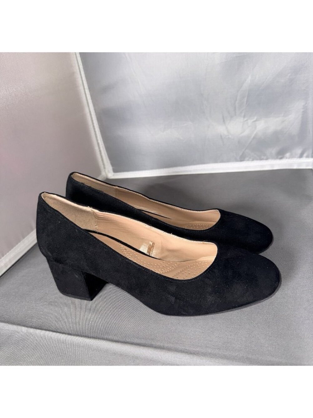 White Mountain Malika Black Suede Block Heel Pumps Size 7M